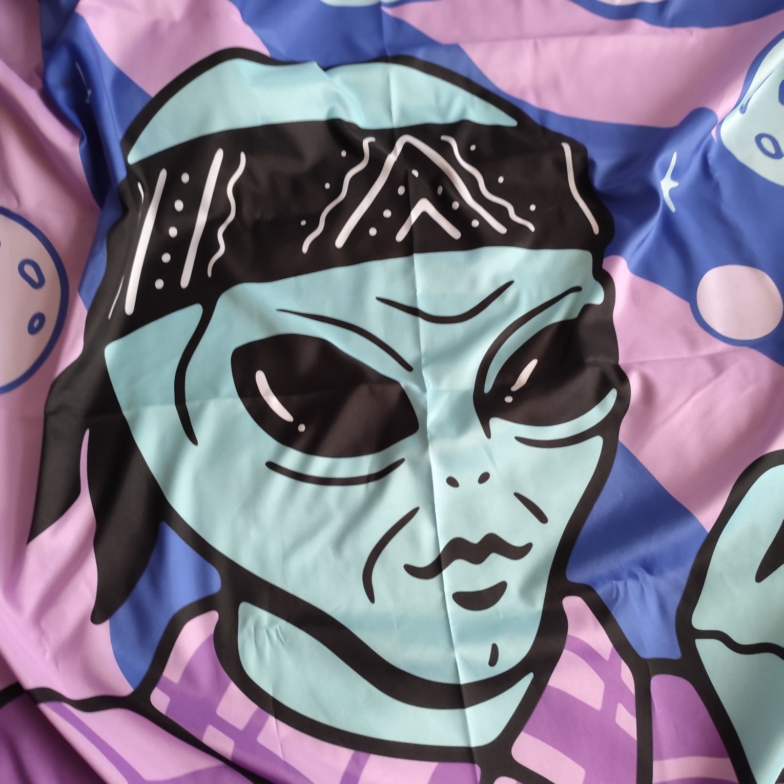Plakat materiałowy z ufo