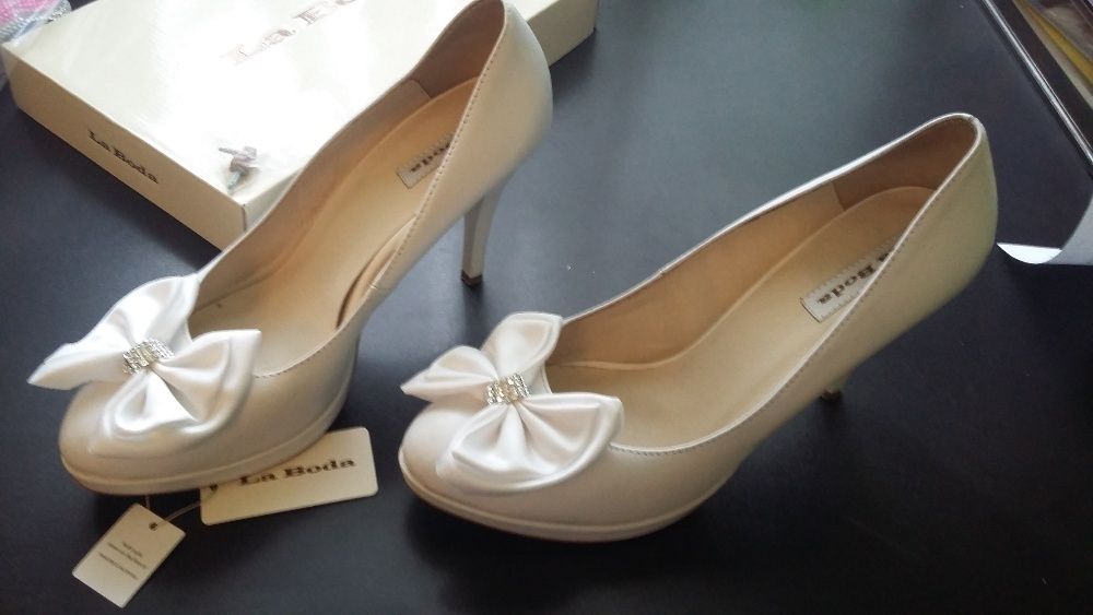 Ślubne buty firmy La Boda skóra naturalna rozmiar 39 Idealnie miękkie