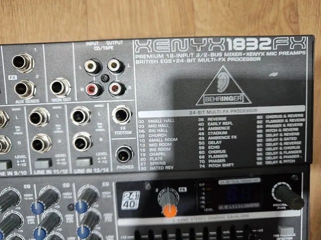 Mesa de Som Behringer