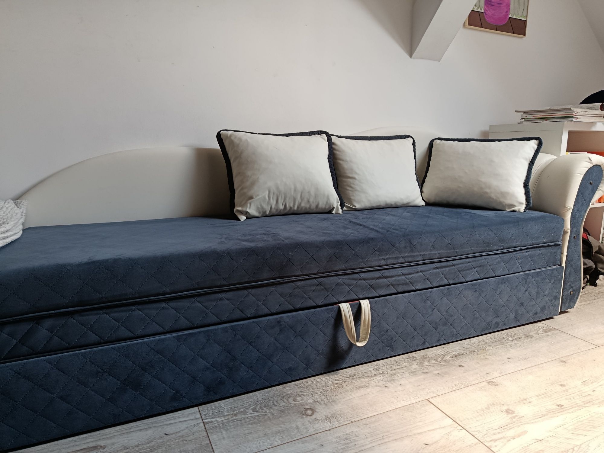 Sofa rozkładana dziewczęca