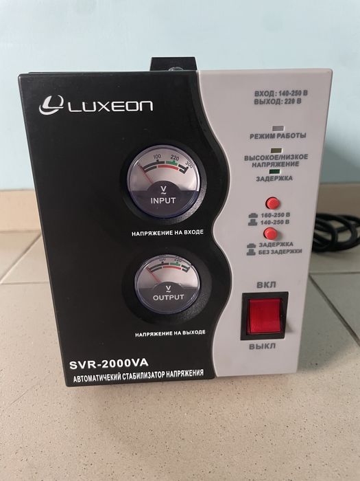 Автоматичний стабілізатор напруги Luxeon SVR-2000 VA