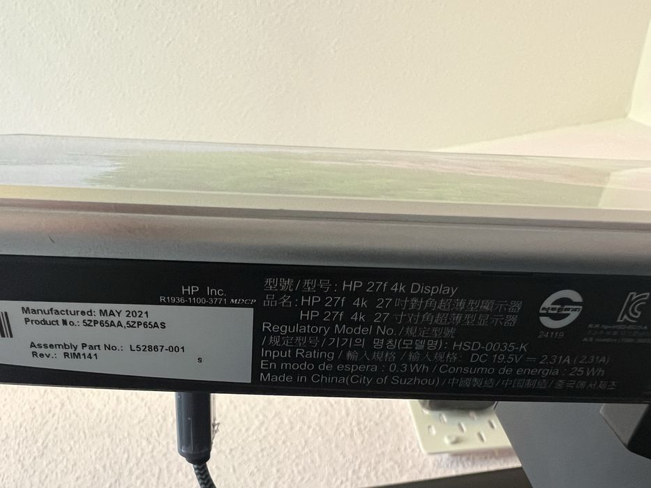 #1502 Hp 27 f 4K Monitor 27” cali UHD