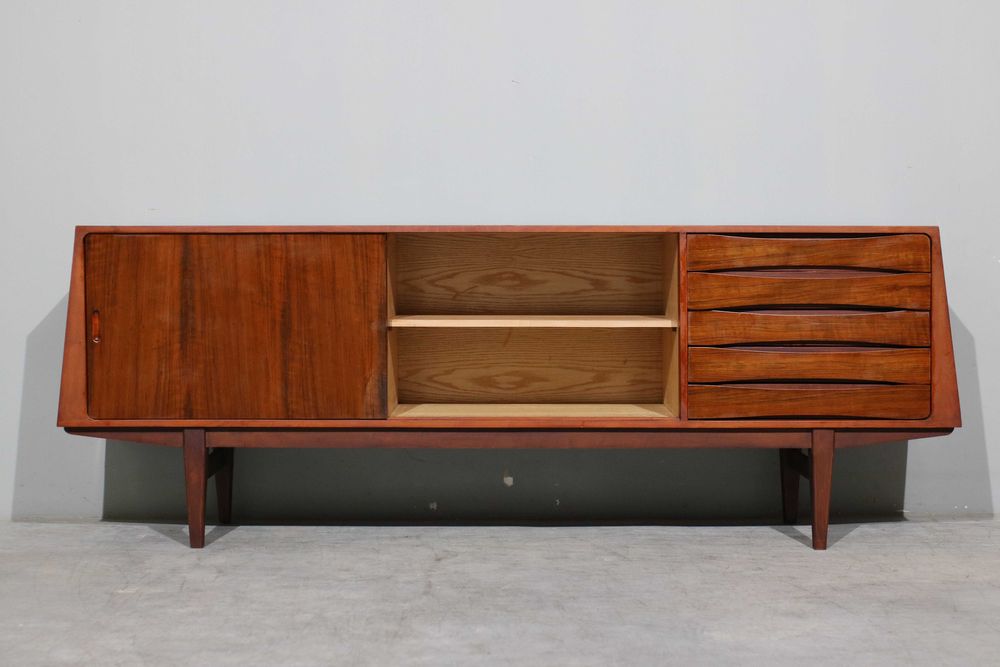 Aparador nórdico em nogueira | Design Mid-Century Modern