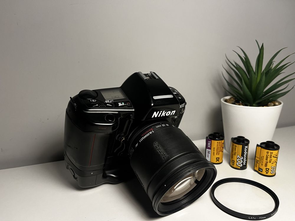 Nikon F90X 28-200mm f3,8-5,6 - aparat analogowy, zadbany, z kolekcji