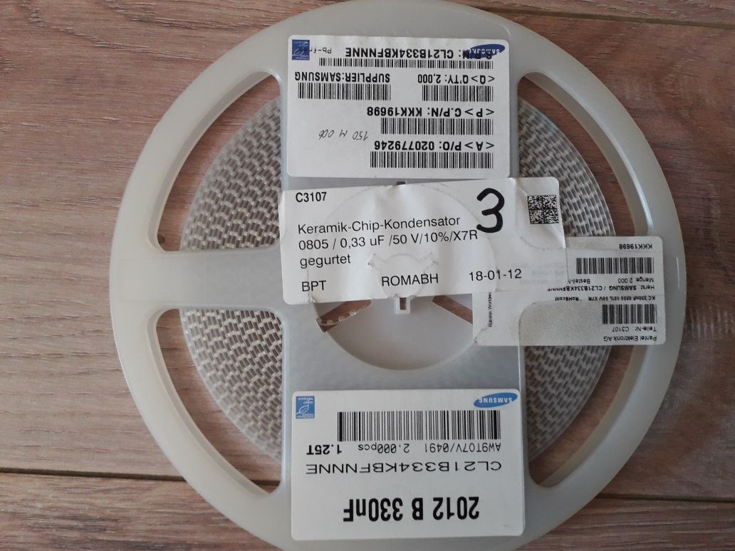 Sprzedam elementy elektroniczne SMD.
