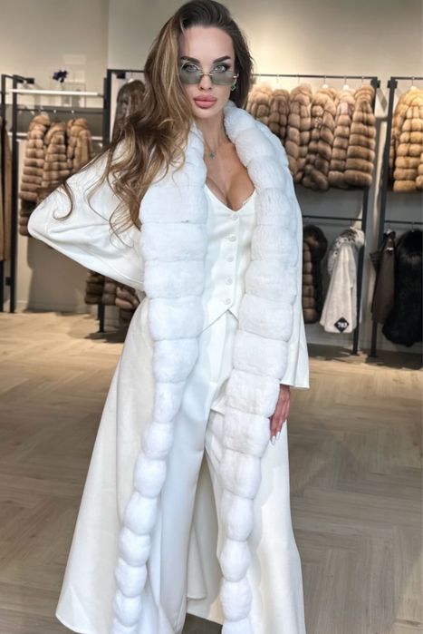 Різні моделі пальто з натуральним хутром песця шиншили, куниці, рекса