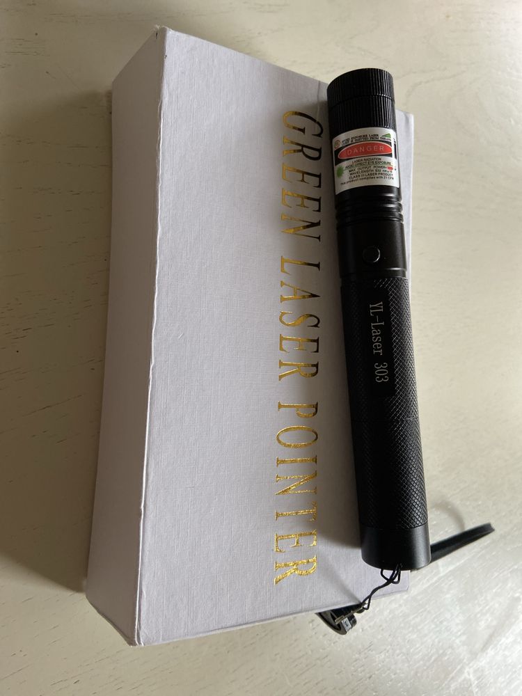 Продам мошьнейший лазер GREE LASER POINTER