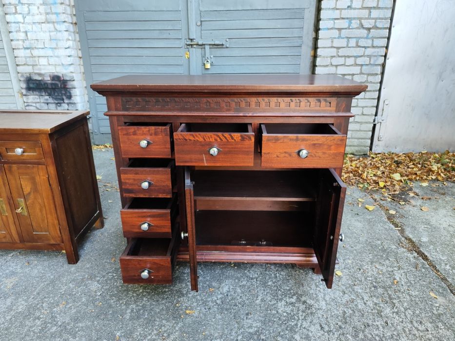 Dwie drewniane komody