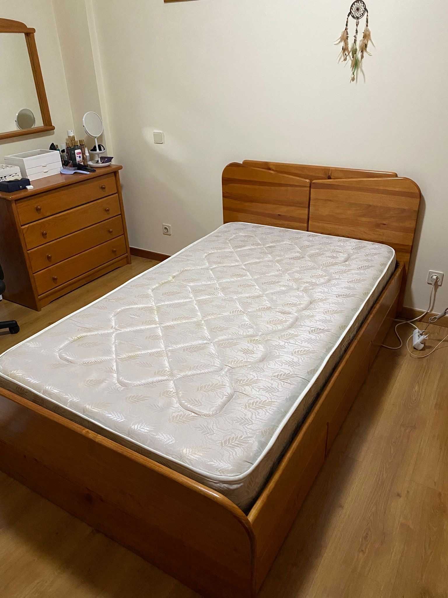 Cama de madeira c/ colchão + gavetas (solteiro) [Mobília CERNE]