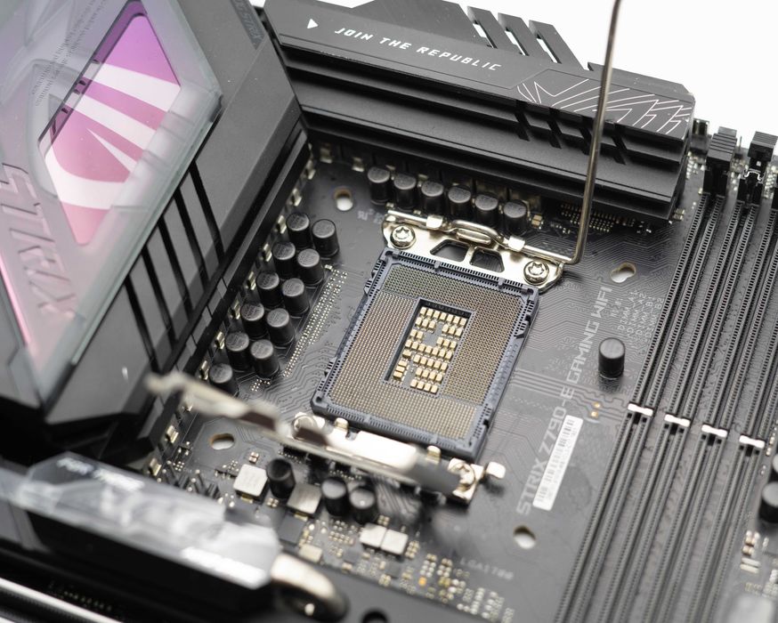 Asus ROG STRIX Z790-E Gaming Wi-Fi s1700, Z790, PCI-Ex16 (з нюансом)