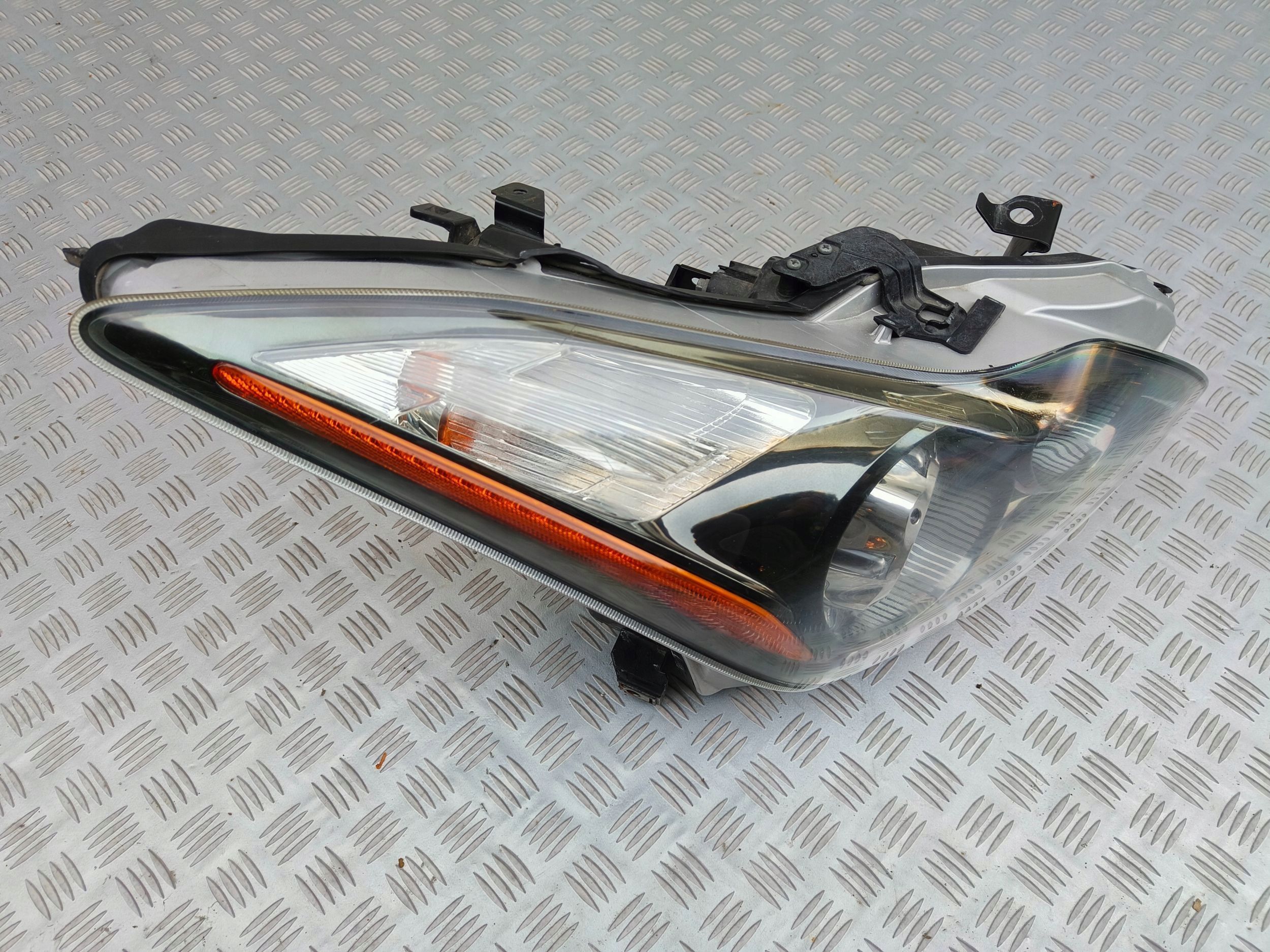 Infiniti G37 Reflektor Lampa przód Prawa Xenon Usa