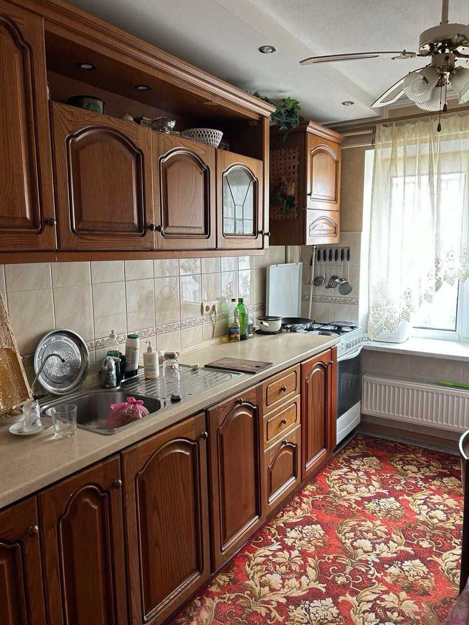 Продам 3-ри кімнатну квартиру в центрі міста, ремонт, торг.