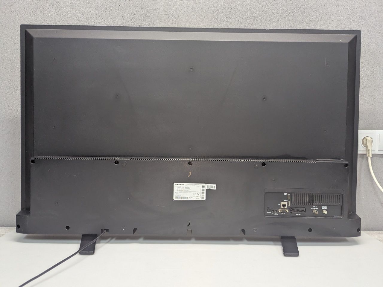 Grundig 48 VLE 6426 BL FullHD телевізор 48 дюйма / SmartTV /