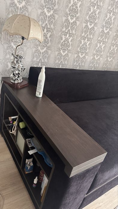 Продаю диван чорний