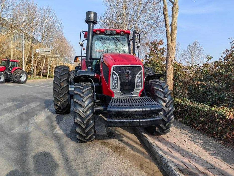 Трактор YTO ELP 2804, колісний трактор Юто, 280 к.с.