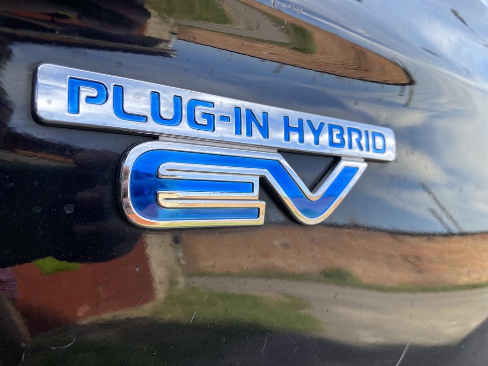 Емблема крила plug-in-hybrid EV Mitsubishi outlander