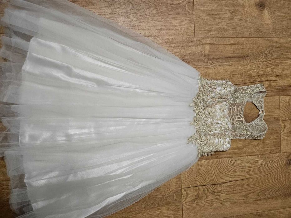 Sukienka biala dziecięca