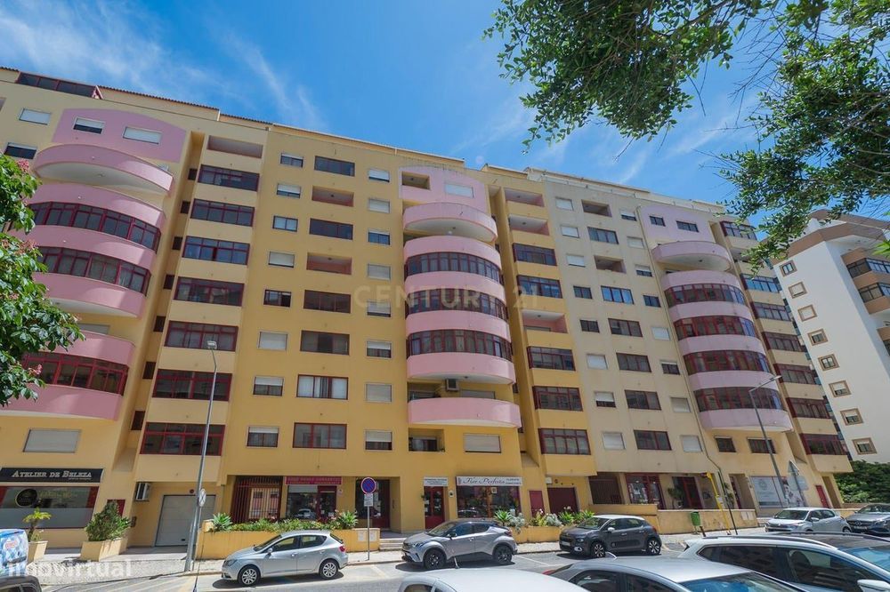 Apartamento T4 com Vista Rio e Áreas Generosas