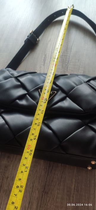 Torebka czarna Guess