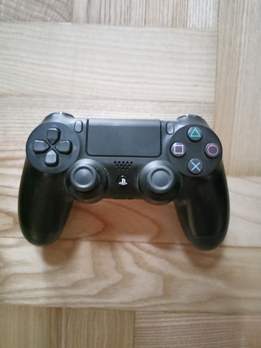 PlayStation 4 pro + 3 gry + pad + okablowanie