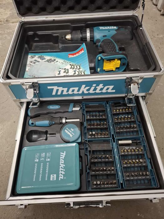 Zestaw Makita wkrętarka ,bity, wiertła,miarka ,