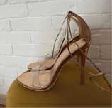 Wiązane buty na obcasie PrettyLittleThing