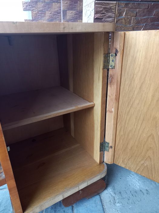 Toaletka stara w trakcie renowacji.