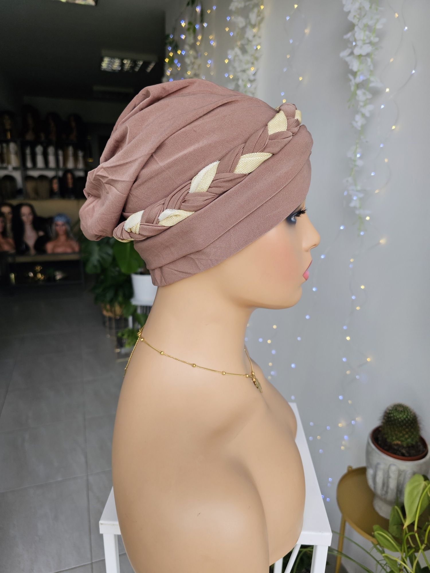 Ozdobny turban czapka chustka na głowę kawa że złotem Gabi