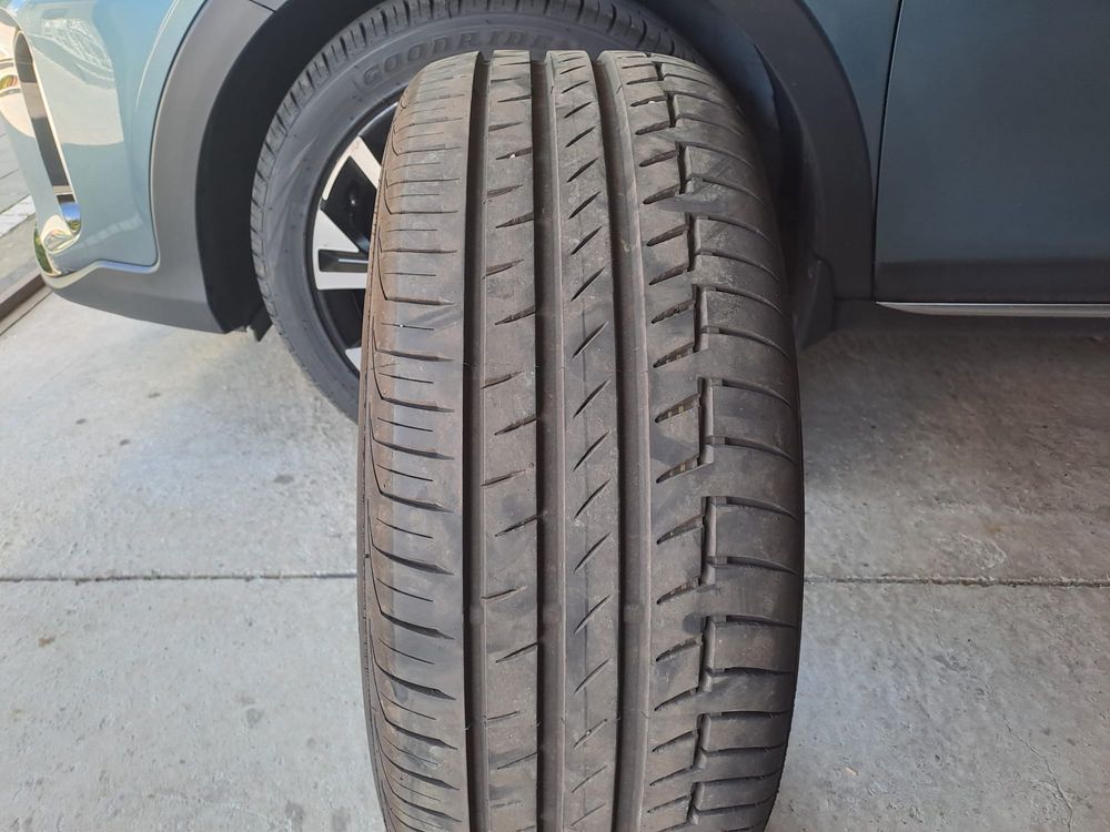 Sprzedam opony letnie Continental 235/45 rozm. 18