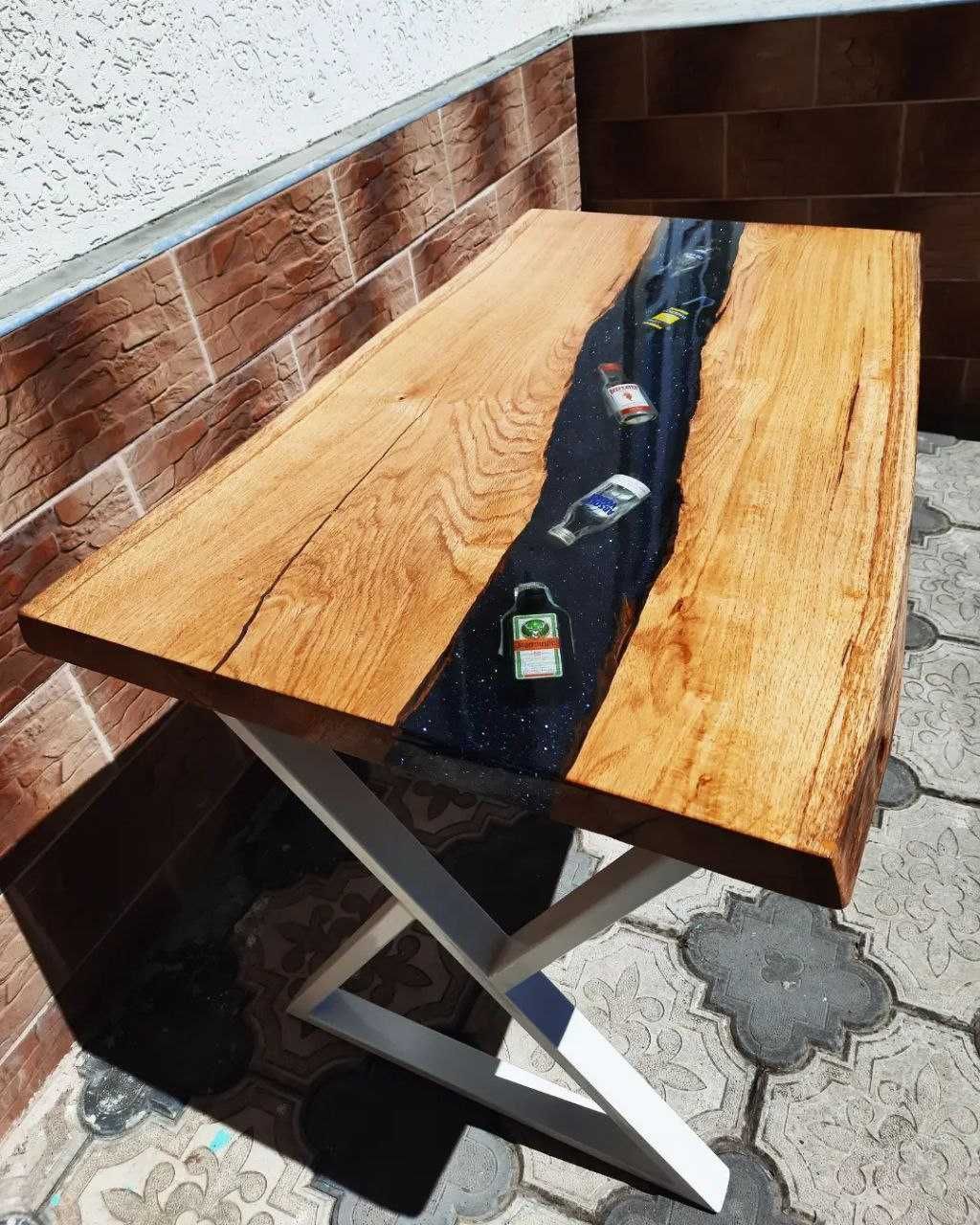 oryginalny stolik w stylu loft z litego drewna dębowego i żywicy