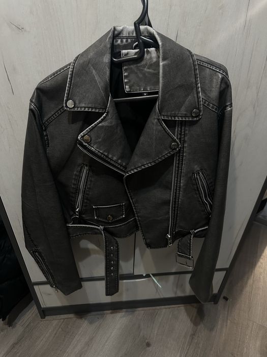 Жіноча шкіряна куртка