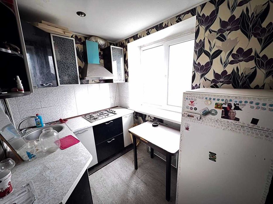 Продам 2-к квартиру в кирпичном доме на Сухомлинского