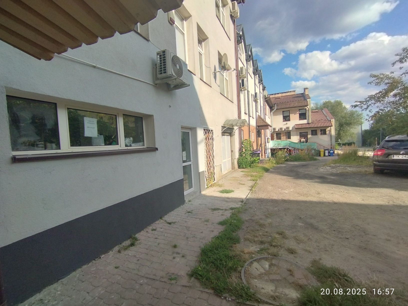 Lokal handlowo -usługowy do wynajęcia Al.Armii Kranowej 25A