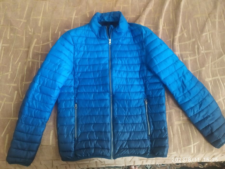 Продам осінньо весняну куртку на хлопця