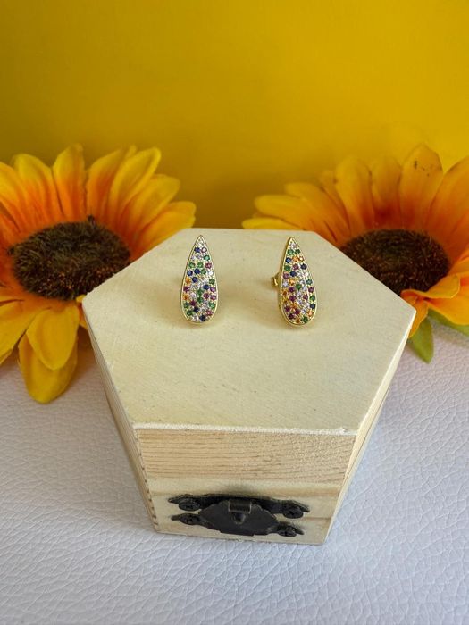 Brinco gota cravejado zirconia , folheado a ouro 18, semijoia de quali