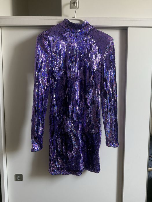 Vestido curto de festa aberto atras