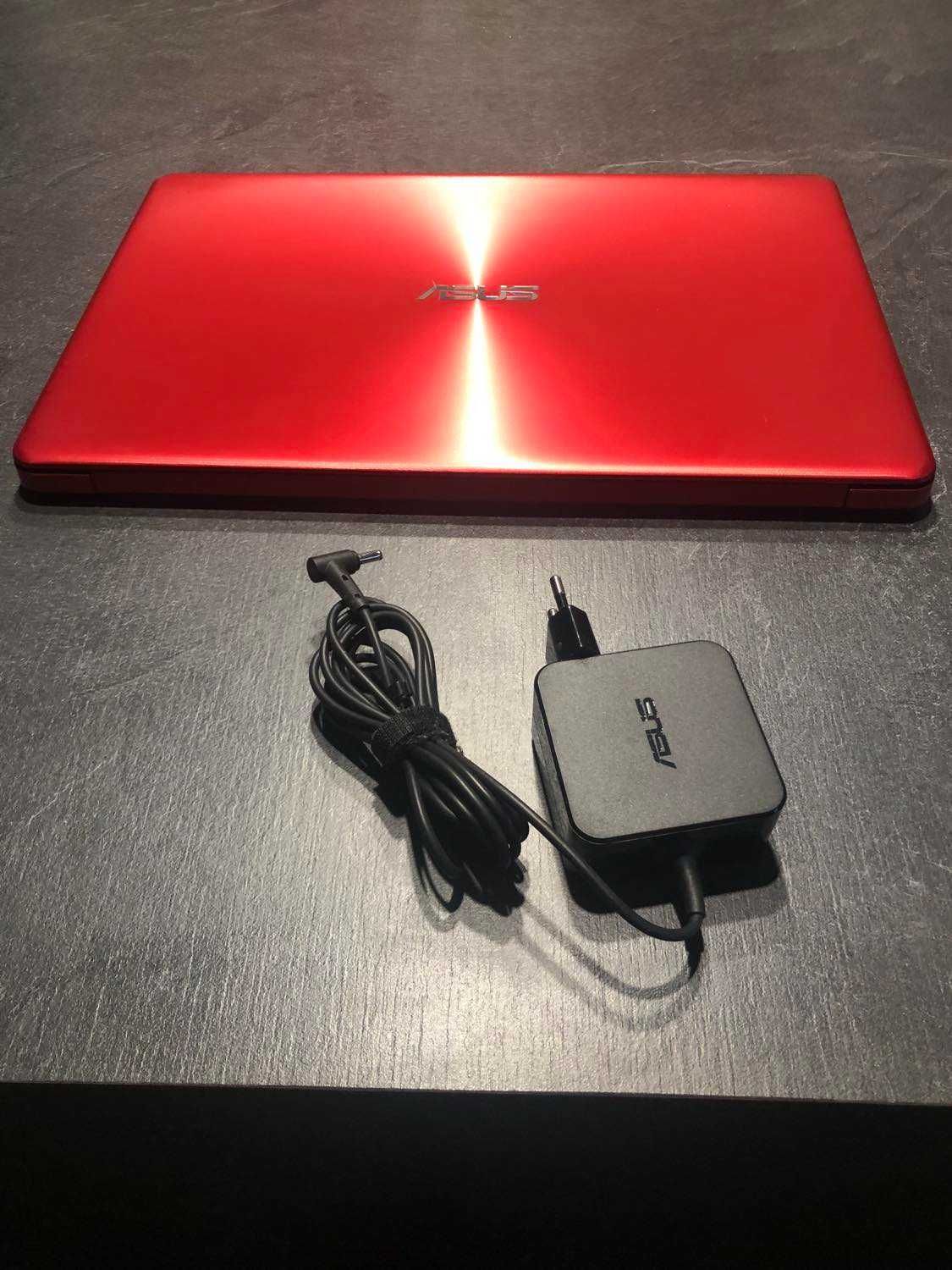 Laptop ASUS R520U