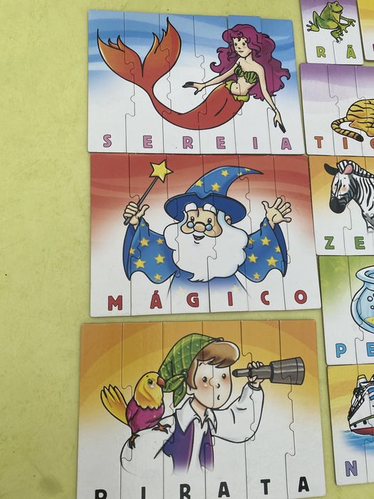 Puzzles educativos abcedario Bilingue Primeiras Palavras