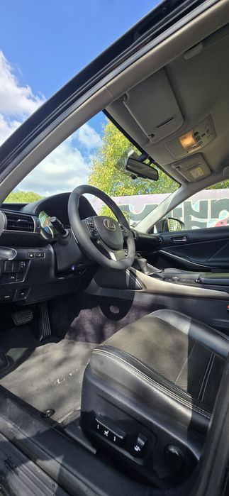 Lexus is300h Executive +