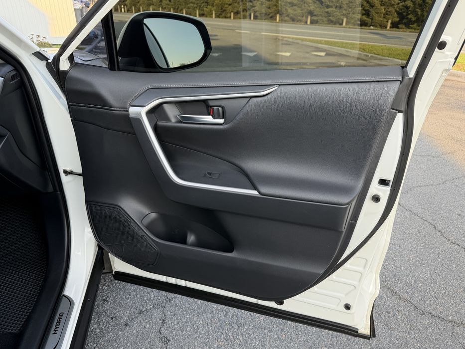 Toyota RAV4 Hybrid 2020 Official