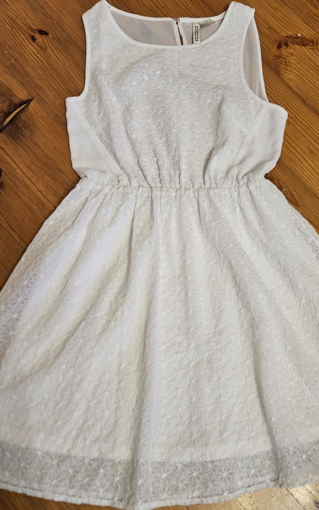 Sukienka biała haftowana xs H&M