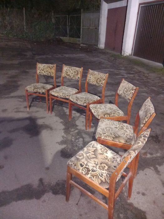 Krzesła drewniane tapicerowane