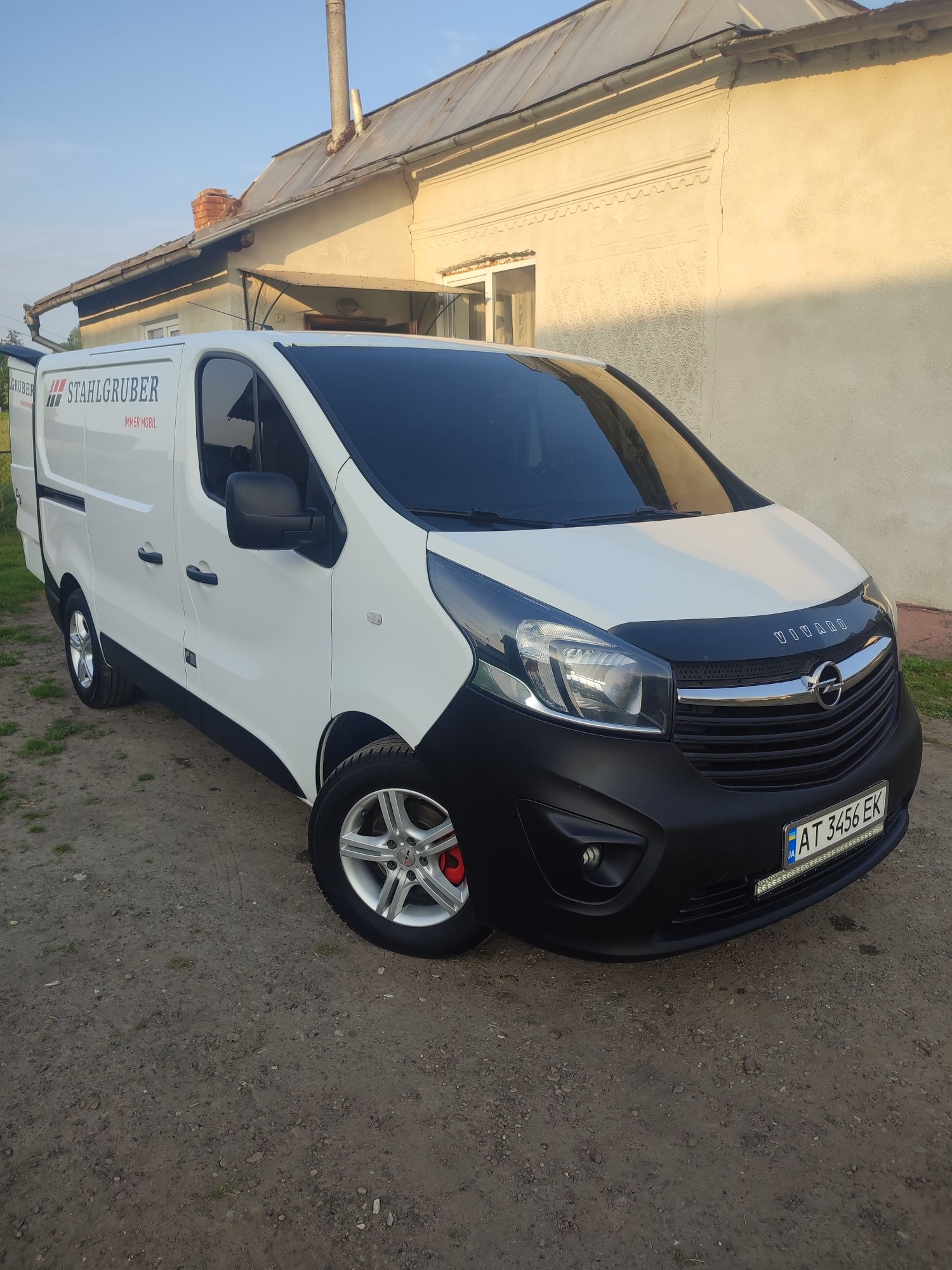 VIVARO 2017 р 1 власник на Україні