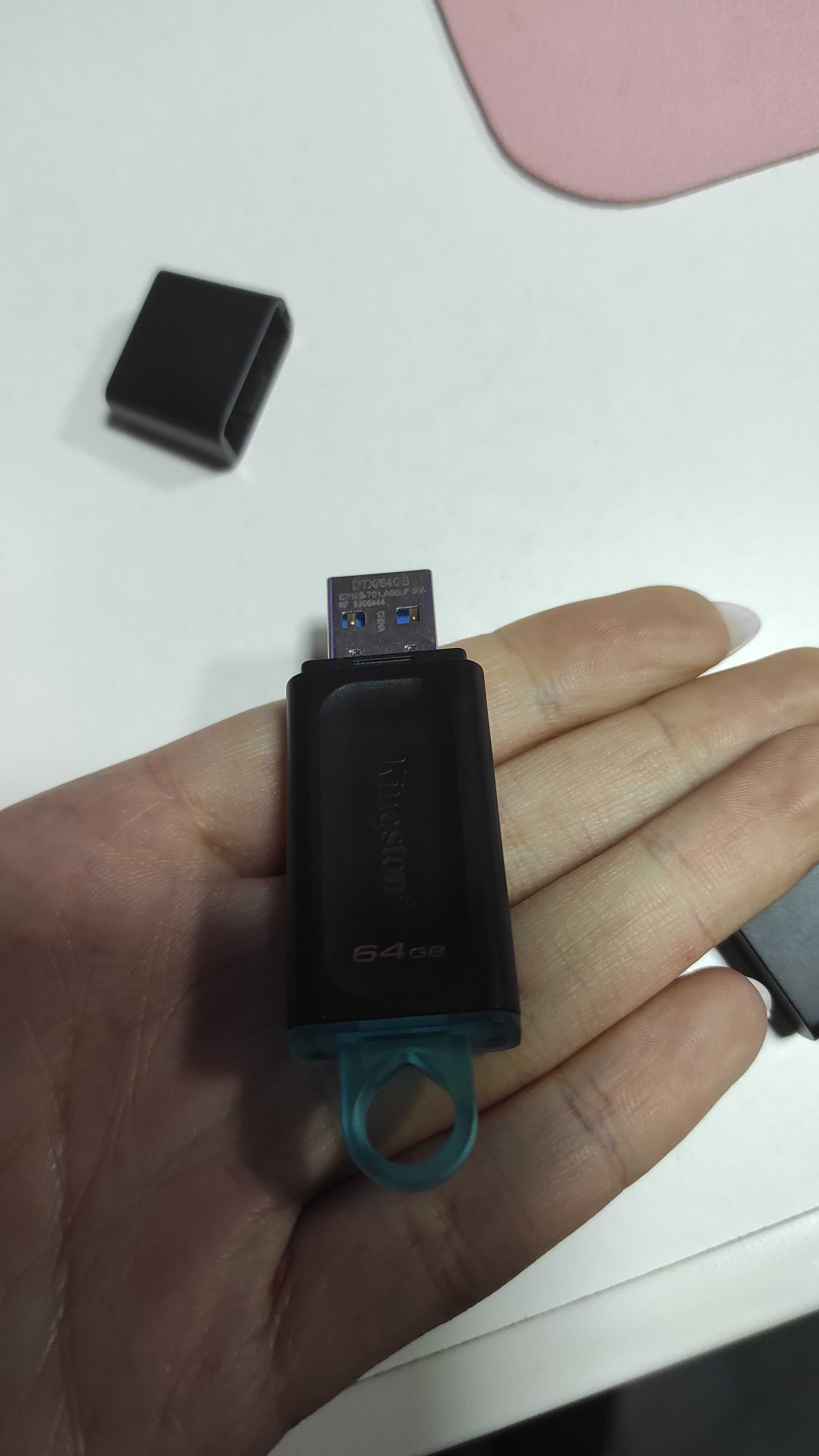 Pen USB KINGSTON Exodia (64 GB - USB 3.0 (tenho 2)