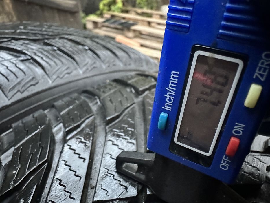 Шини зима 235/55 R19 Nokian , резина склад база