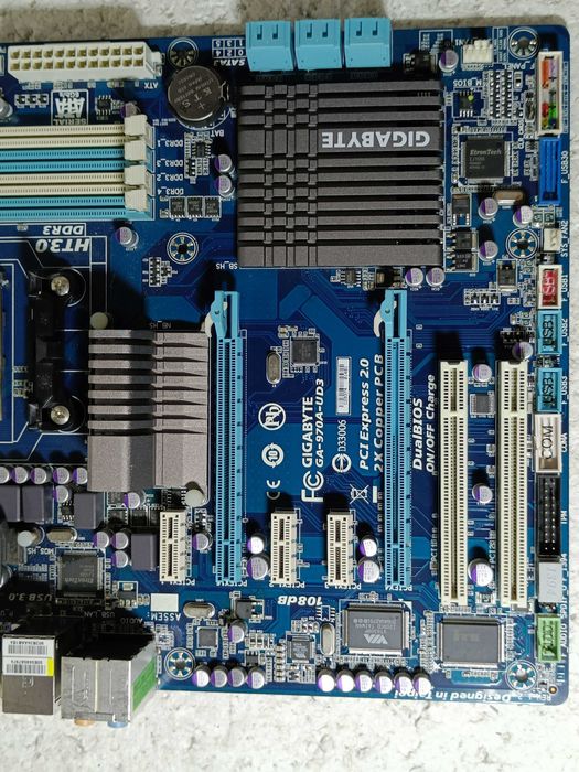Материнська плата AMD Gigabyte GA-970A-UD3 sAM3+ під FX ВІДМІННИЙ стан