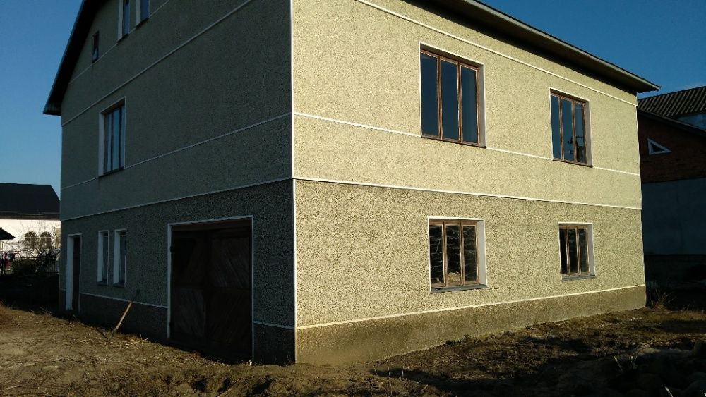 Продаж жилого цегляного будинку в смт Брошнів-Осада