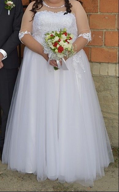 Suknia ślubna z kokardą