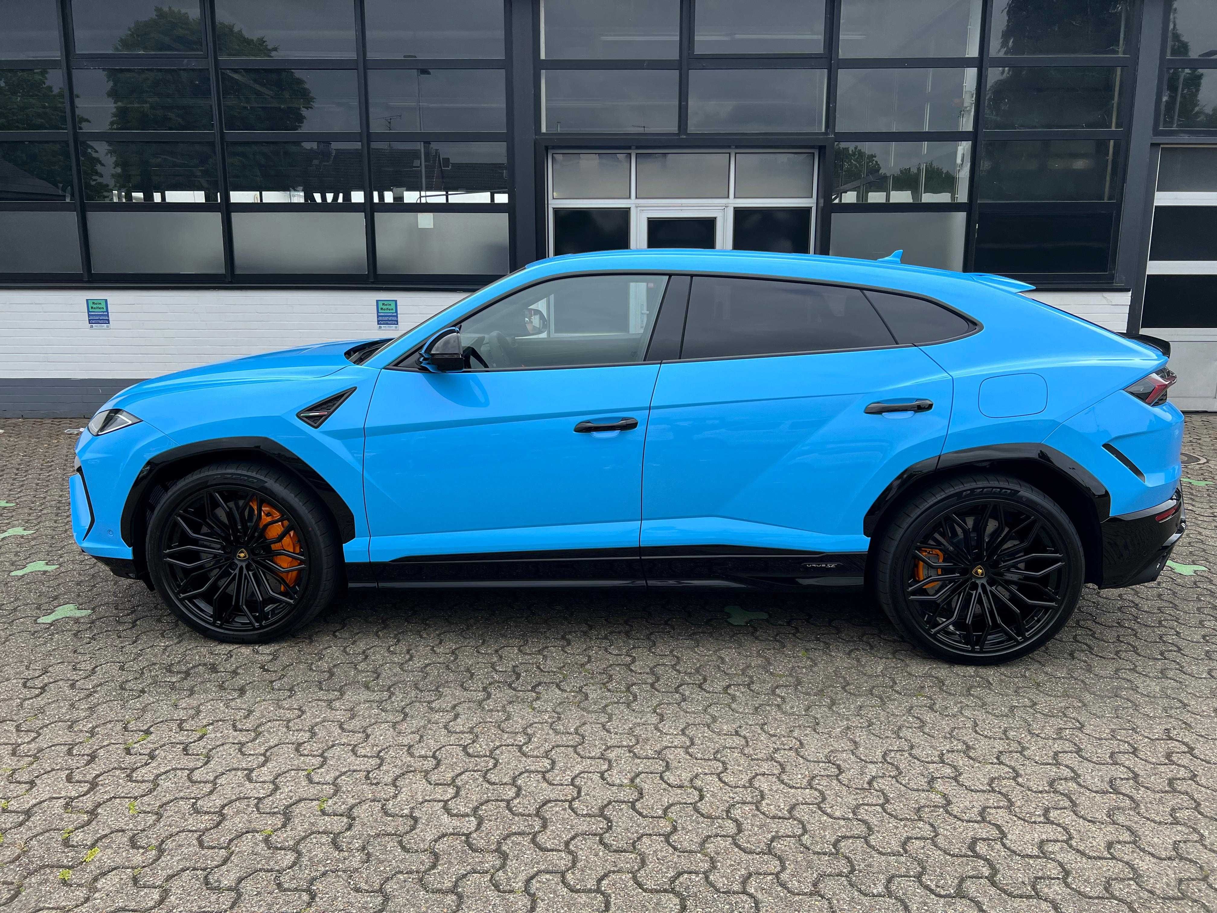 Lamborghini URUS SE 2025