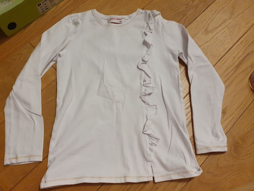Biała bluzka z falbanką rozmiar 134